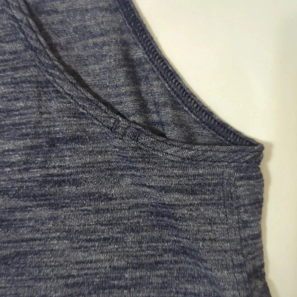Lululemon Do the Twist Tank Yoga, Color Heathered Deep Navy Size 2 - Picture 13 of 14
